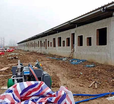 养殖场顶棚聚氨酯发泡(图3) 养殖场顶棚聚氨酯发泡保温案例