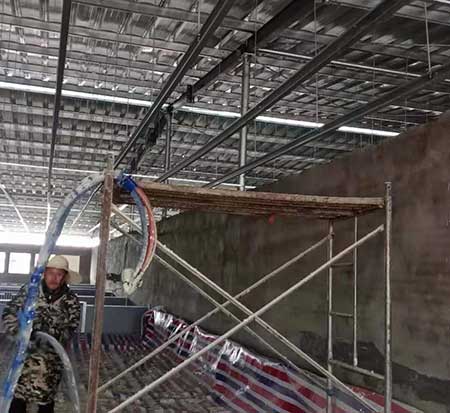 养殖场顶棚聚氨酯发泡(图4) 养殖场顶棚聚氨酯发泡保温案例
